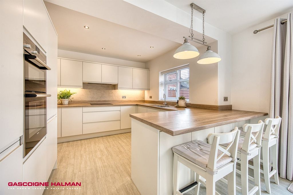Property photo 2 of 22 Kitchen Breakfast Room