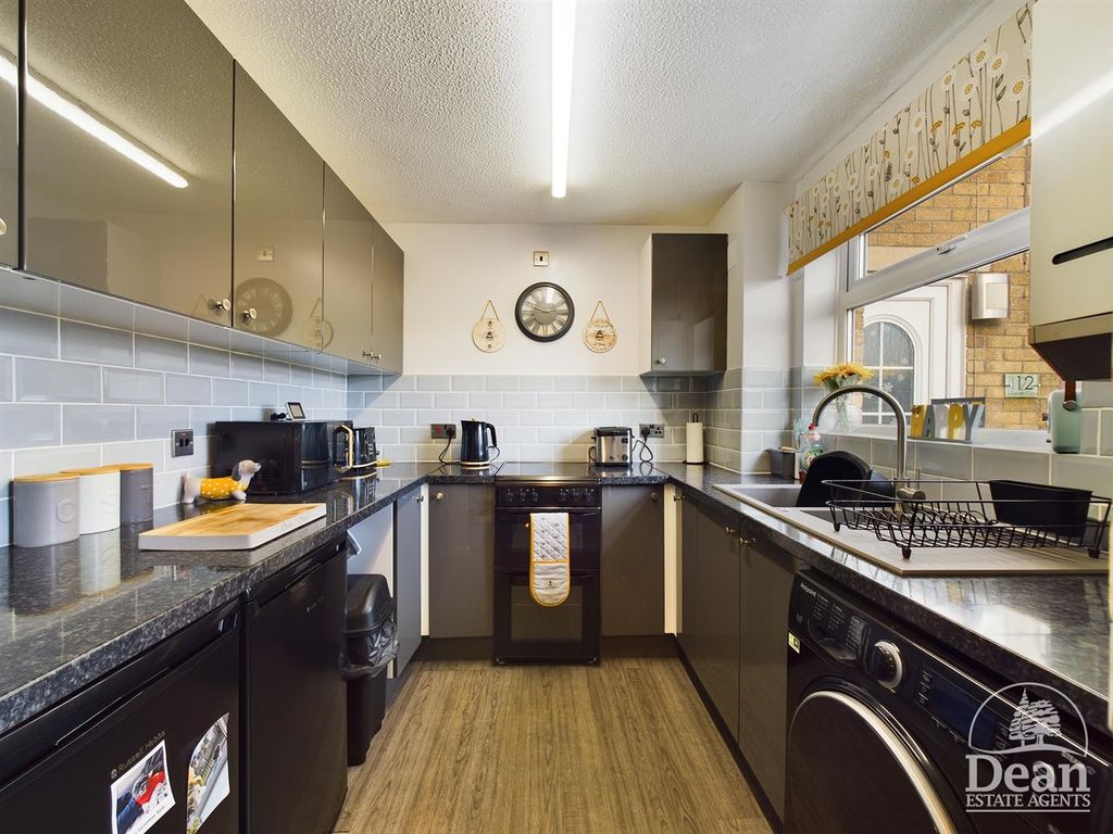 Property photo 3 of 12