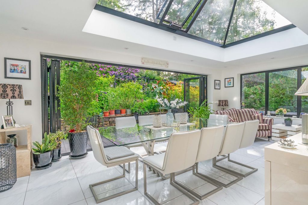 Property photo 3 of 20 Conservatory