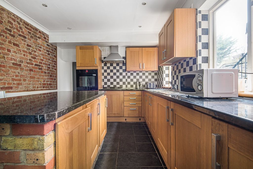 Property photo 3 of 27 Kitchen