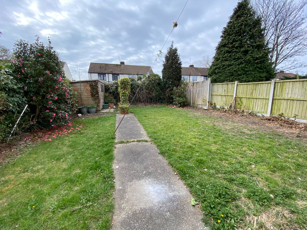 Property photo 2 of 8 Garden