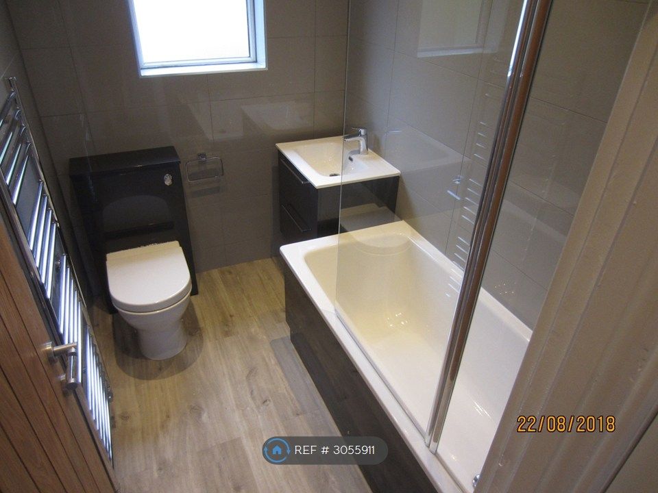 Property photo 3 of 8 Bathroom