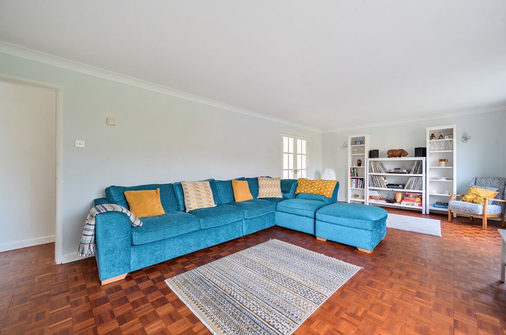 Property photo 3 of 12 1405260-11-697Ca8...