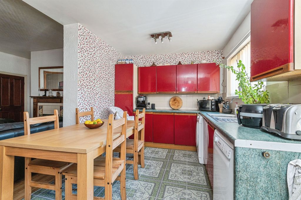 Property photo 2 of 16