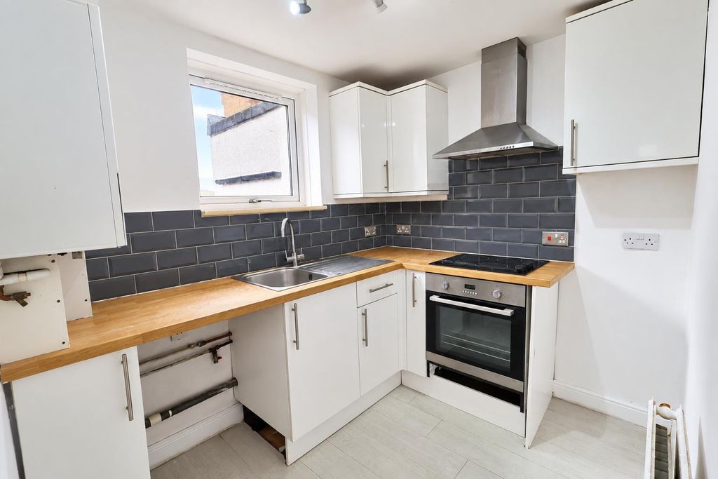 Property photo 3 of 14 Kitchen