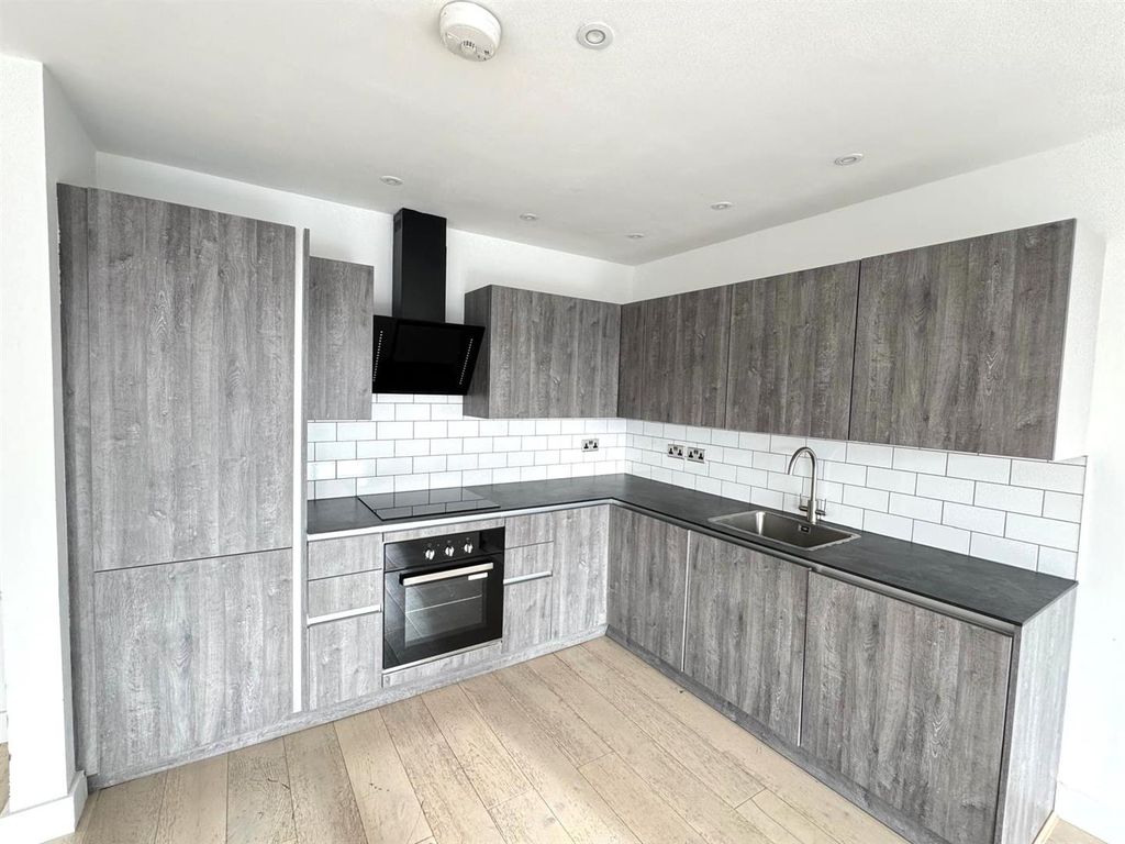 Property photo 3 of 7 Kitchen (2).Jpg