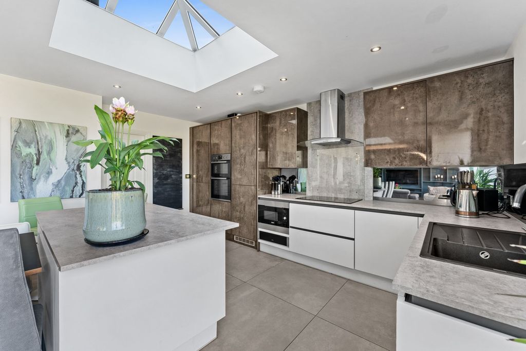 Property photo 2 of 50