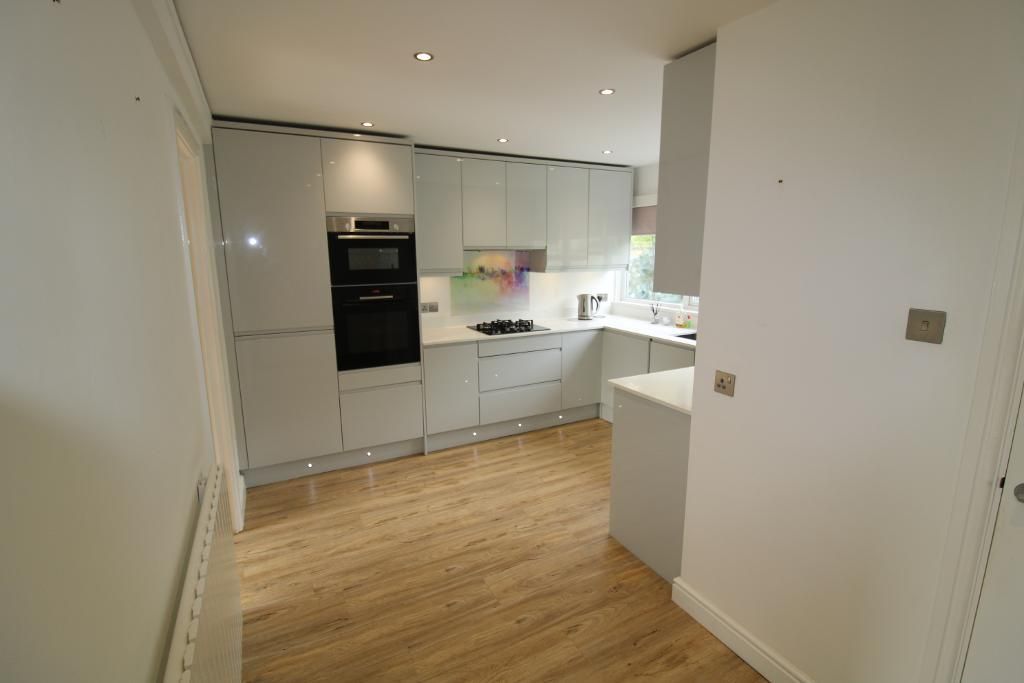 Property photo 3 of 10 Kitchen