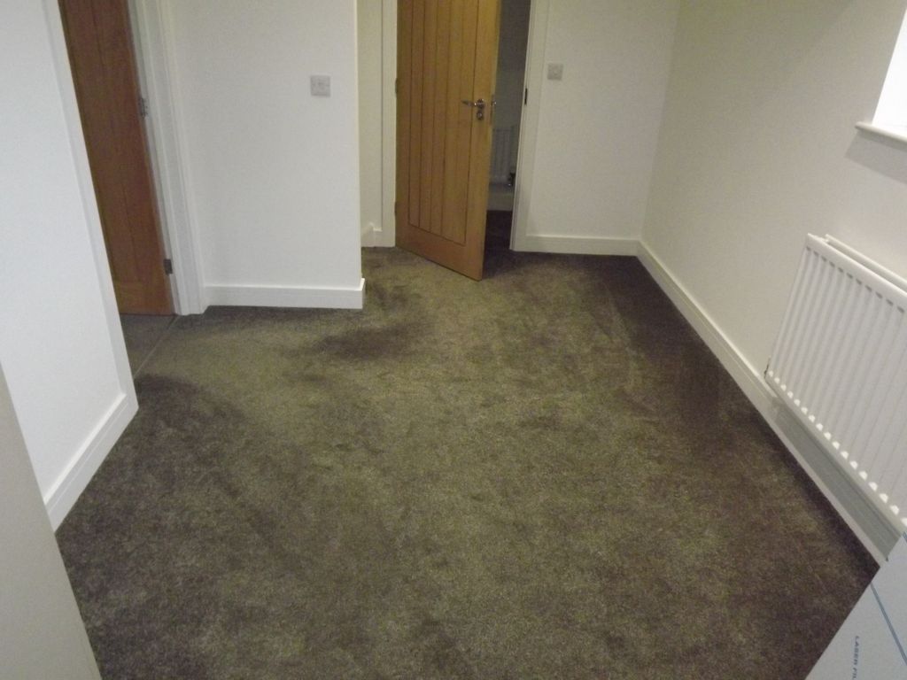 Property photo 3 of 10 Dining Area Kitchen