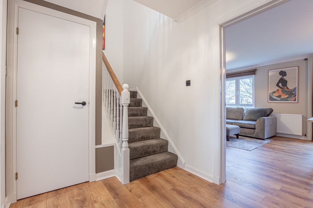 Property photo 1 of 19 Hallway3