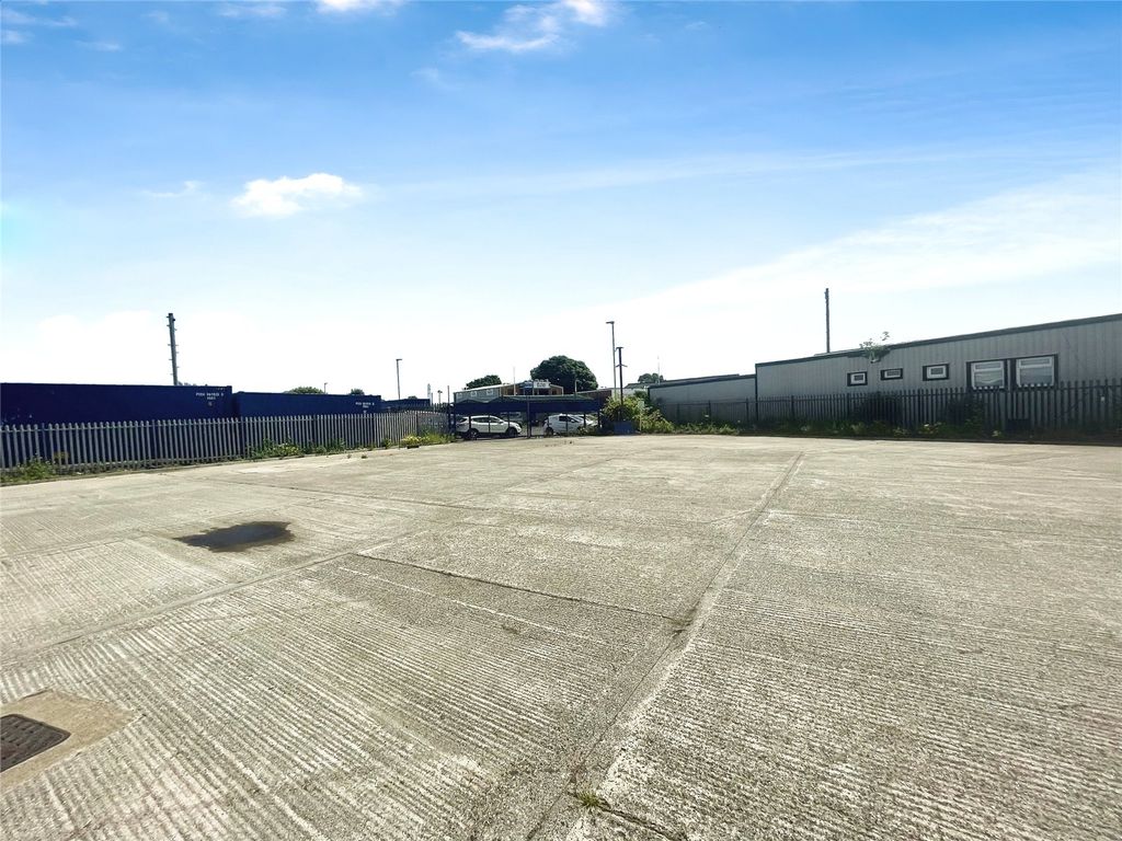 Property photo 2 of 8 Picture No. 06