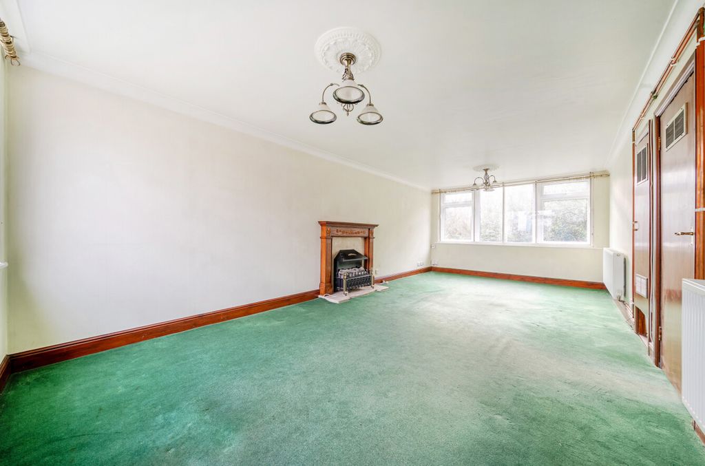 Property photo 2 of 11 1396595-1-695d0B4...