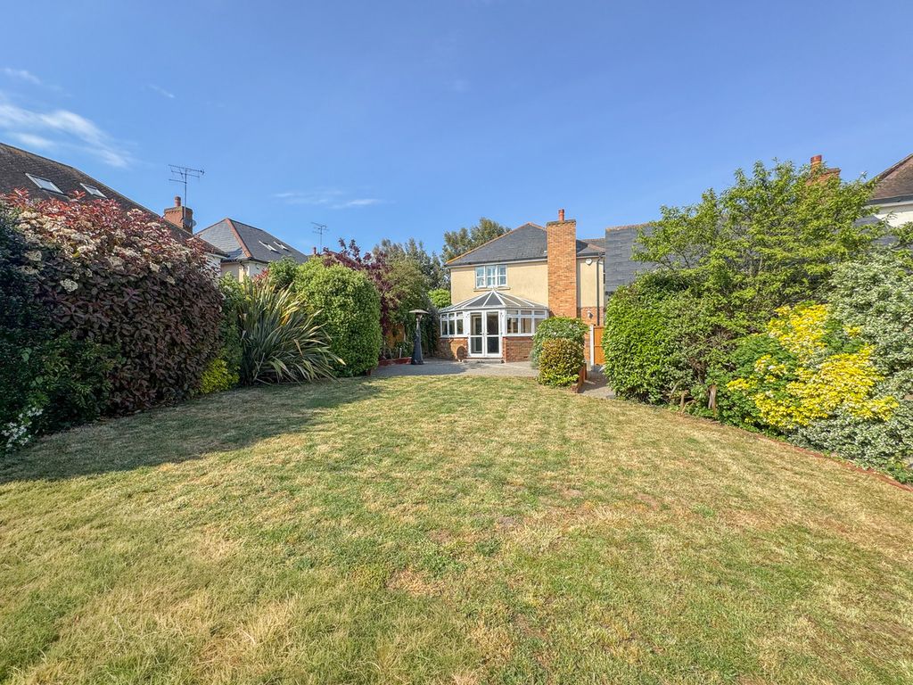 Property photo 2 of 31