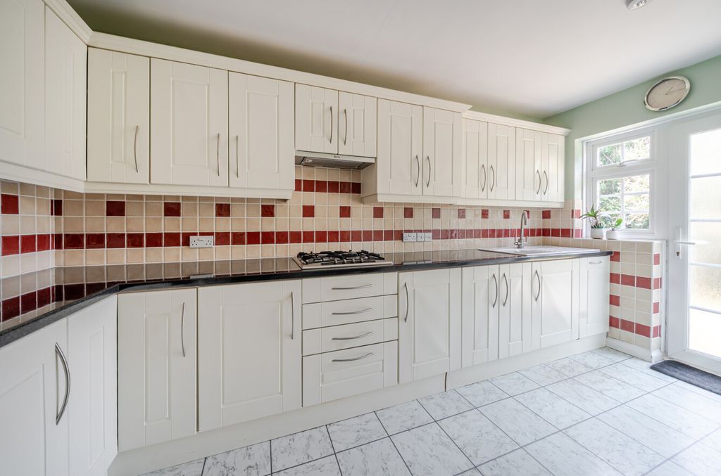 Property photo 2 of 15 1488543-15-6A5A3c...