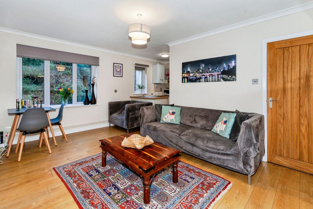 Property photo 3 of 11 Living Room