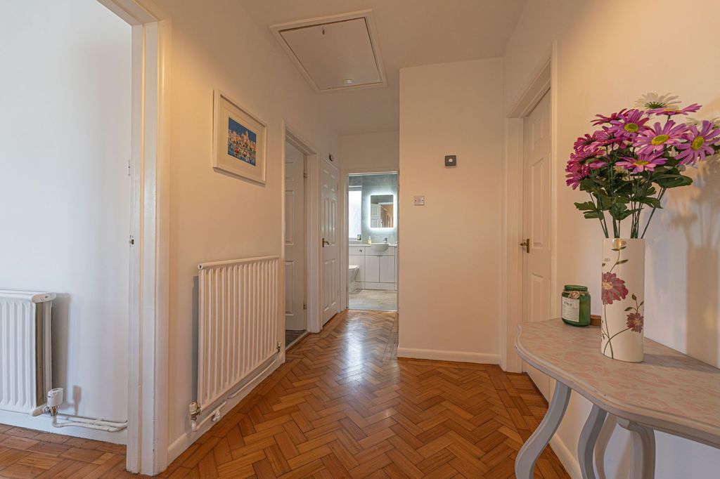 Property photo 2 of 30