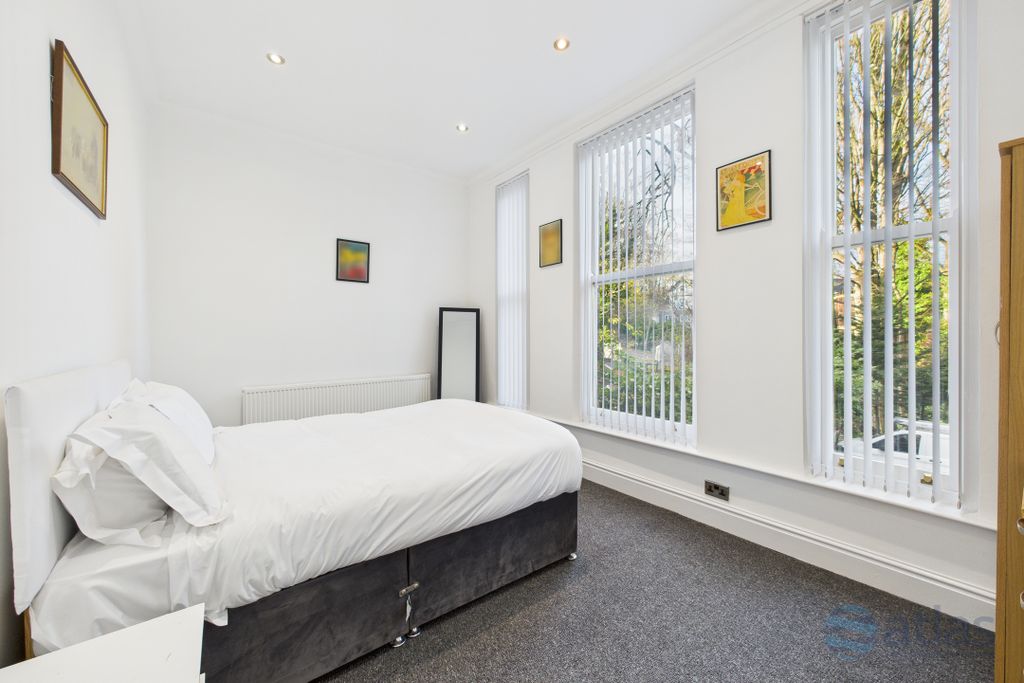 Property photo 2 of 9 Bedroom