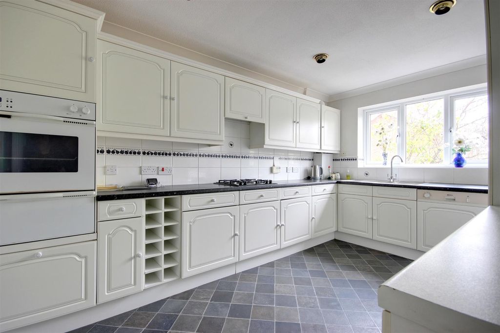 Property photo 1 of 16 Img_4171-Img_4173_Lzn.Jpg