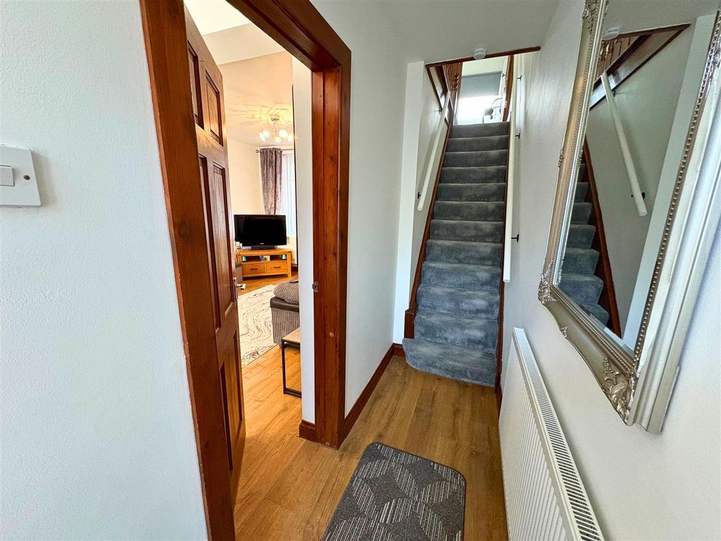 Property photo 3 of 27 Entrance Hallway