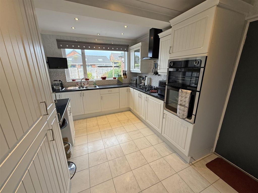 Property photo 3 of 13 Kitchen.Jpg