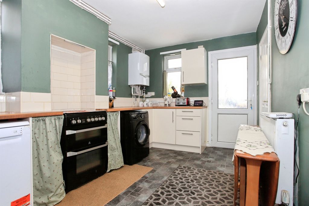 Property photo 2 of 20 Kitchen