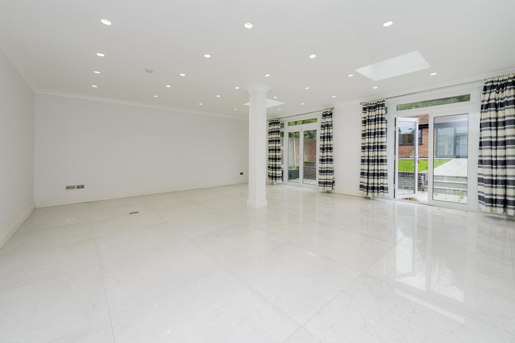 Property photo 1 of 25