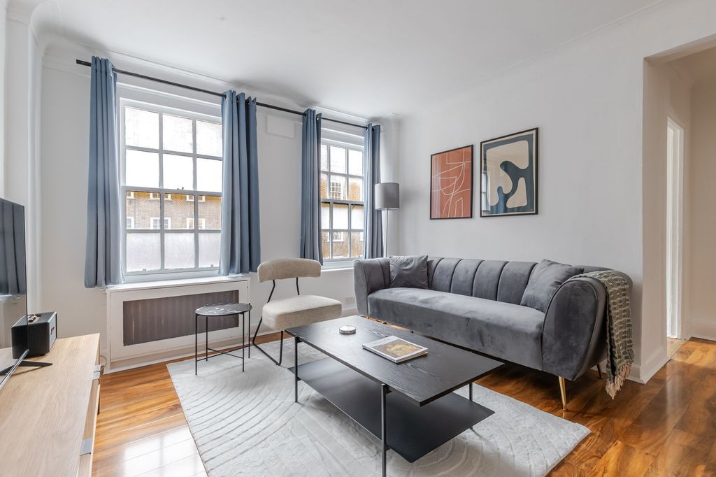 Property photo 1 of 17 Living Room