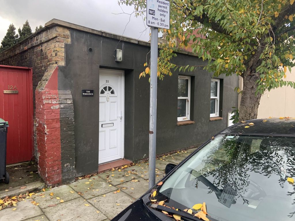 Property photo 1 of 5