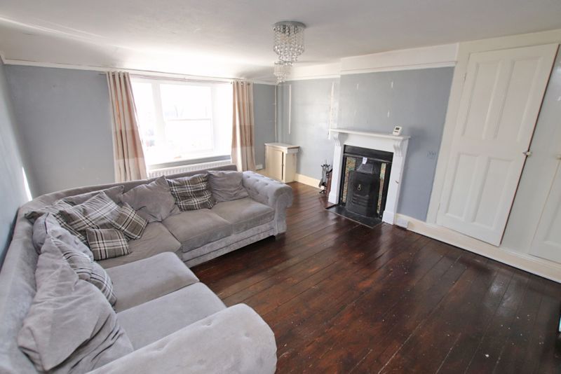 Property photo 3 of 9 Lounge