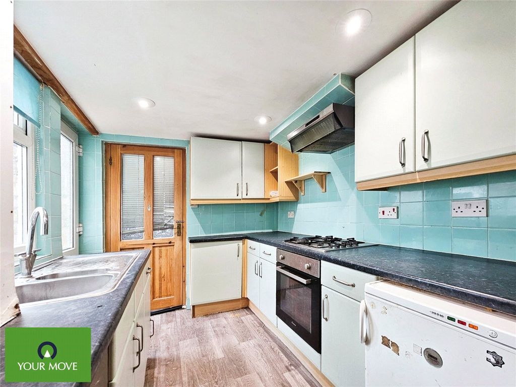 Property photo 2 of 8 Kitchen