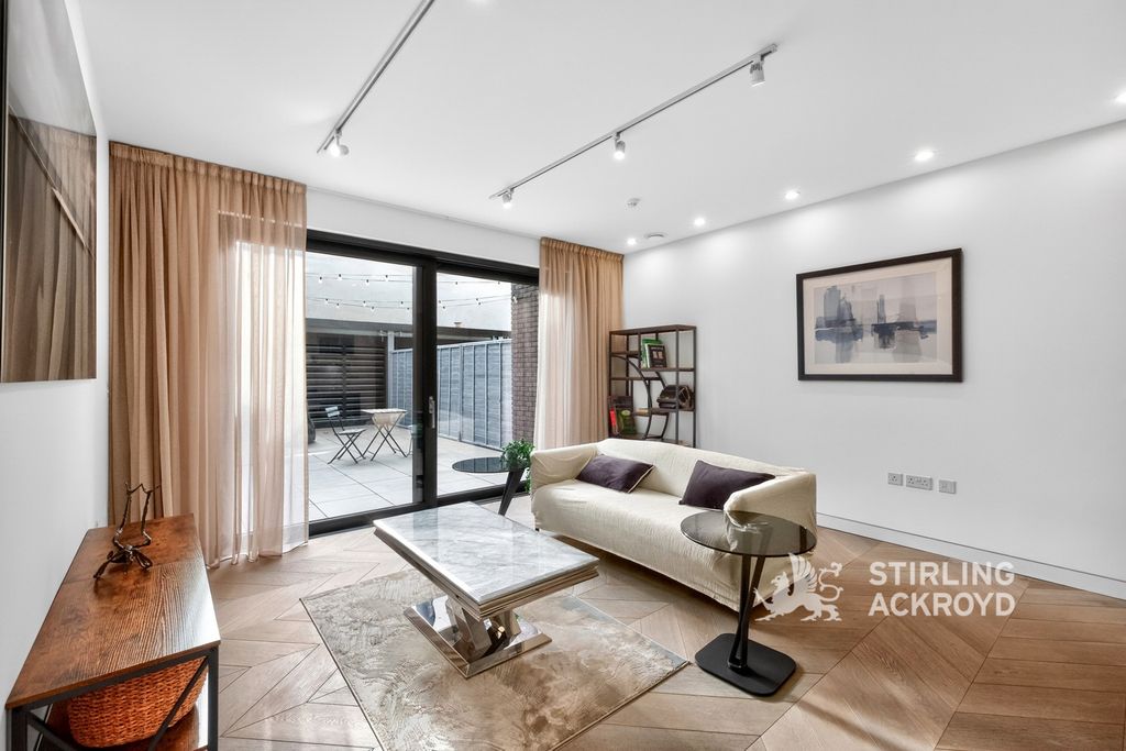 Property photo 1 of 18 Pbox-Img.Jpg