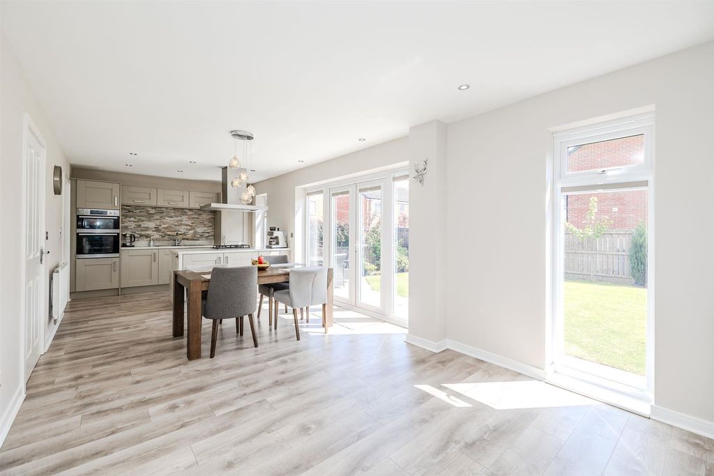 Property photo 2 of 31