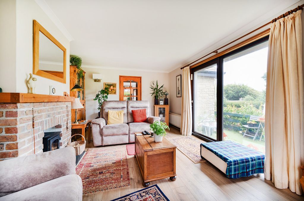 Property photo 2 of 15 2 - 1327308-16-68764A...