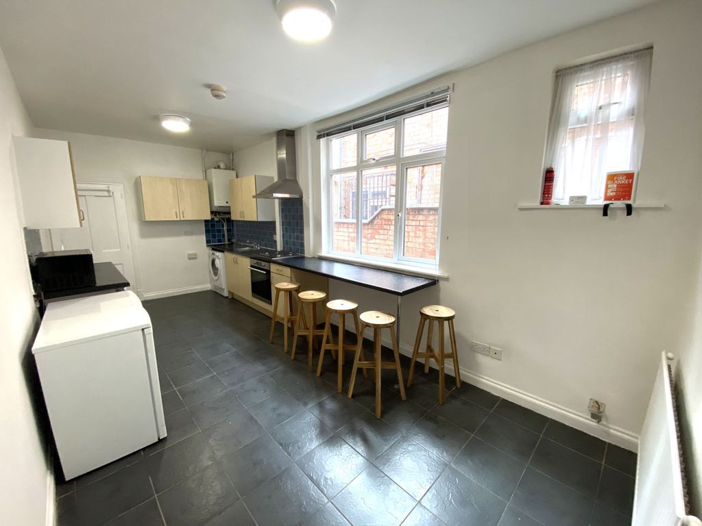 Property photo 2 of 12 Photo 3