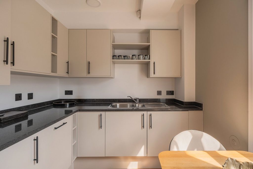 Property photo 3 of 18 Kitchen