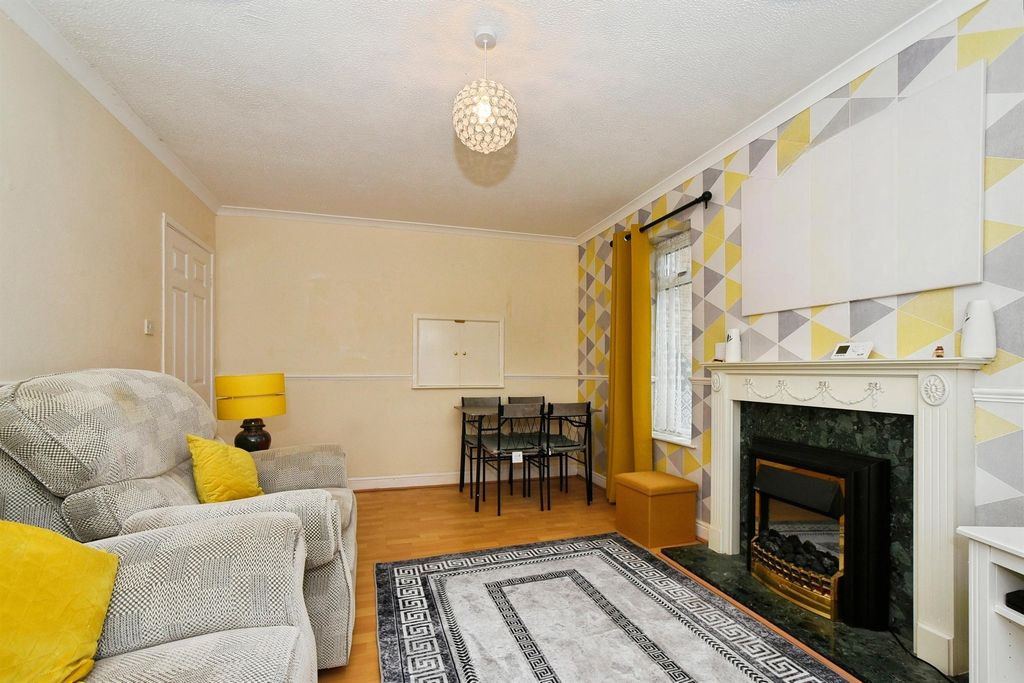 Property photo 3 of 8