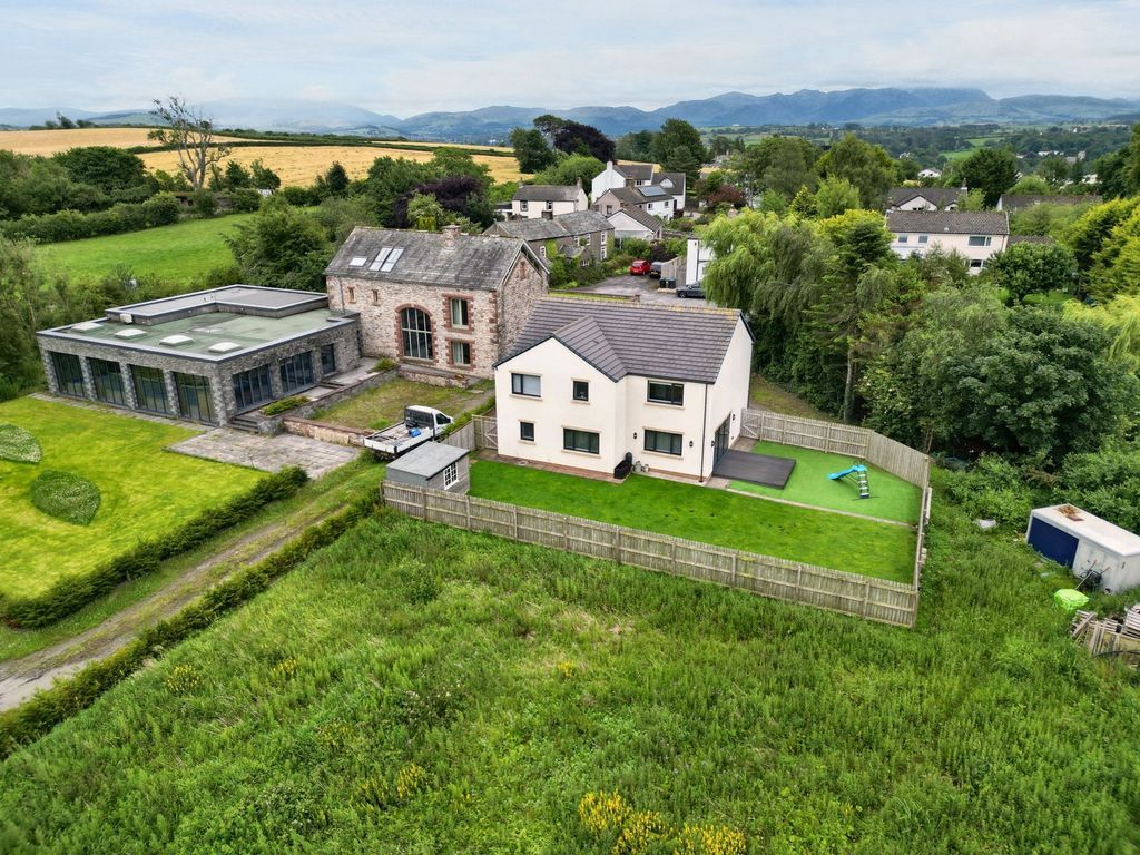 Property photo 2 of 33