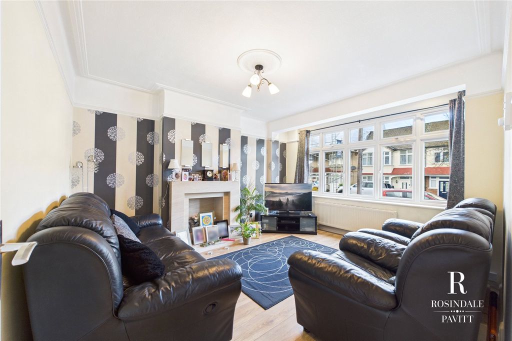 Property photo 3 of 21 Picture 3