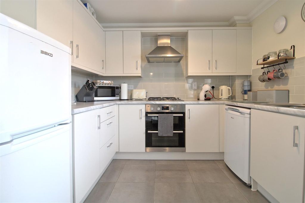 Property photo 3 of 28 Kitchen