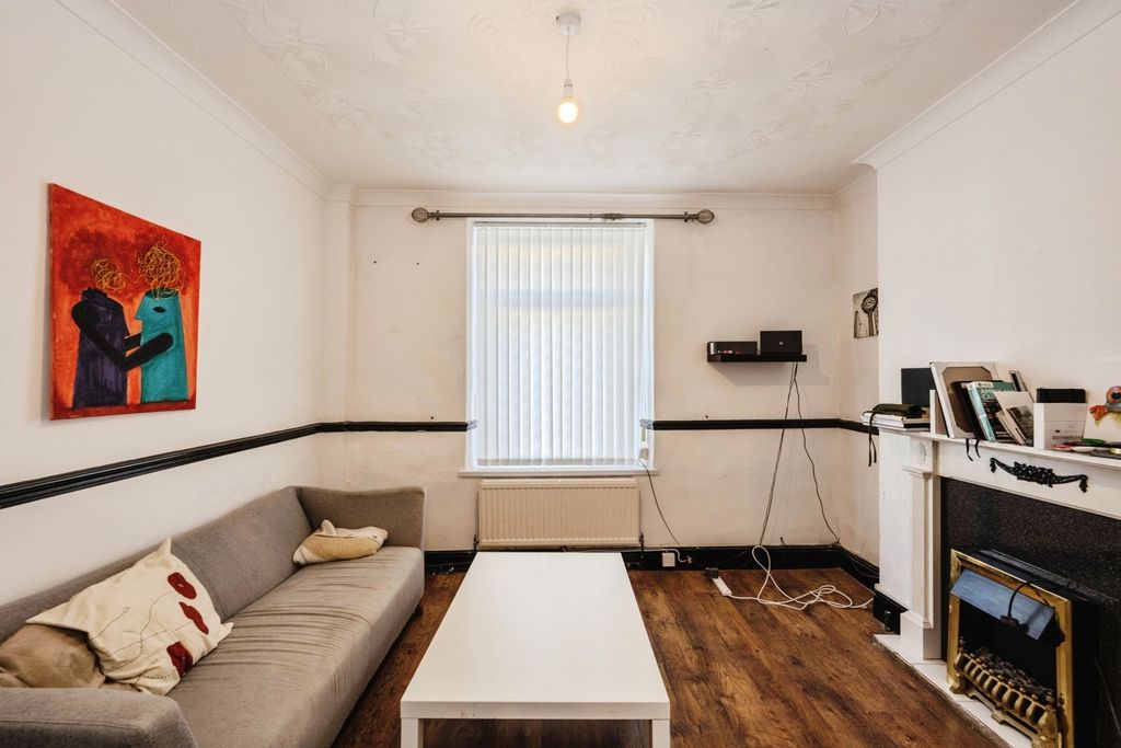 Property photo 3 of 18 Pbox-Img.Jpg
