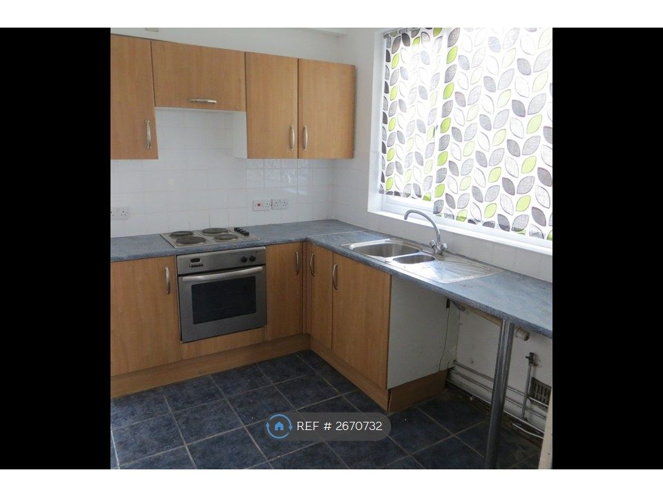 Property photo 1 of 10 Communal Kitchen