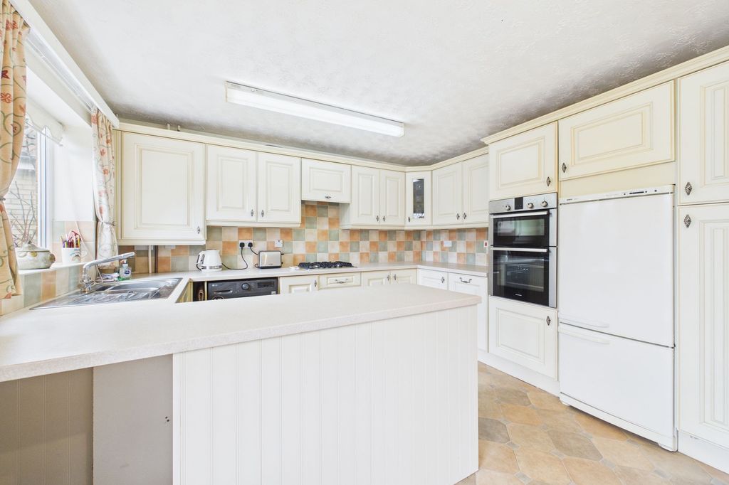 Property photo 3 of 31