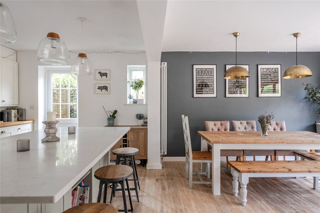 Property photo 3 of 17 Kitchen/Dining