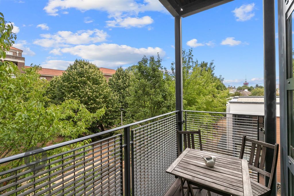Property photo 2 of 9 Balcony