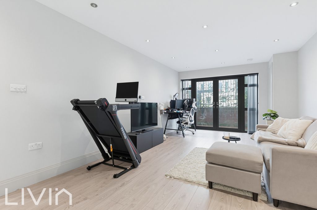 Property photo 3 of 10 3