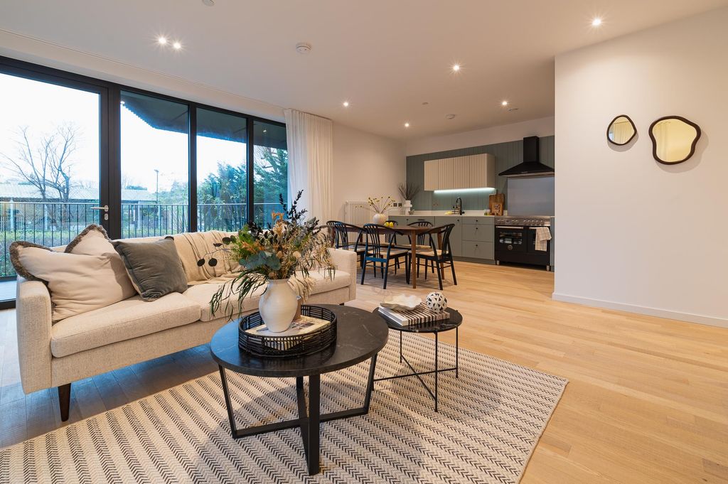 Property photo 1 of 18