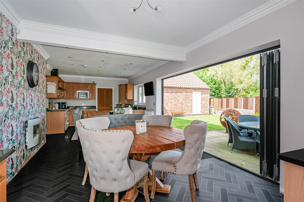 Property photo 2 of 31 21 Rosewoods4.Jpg