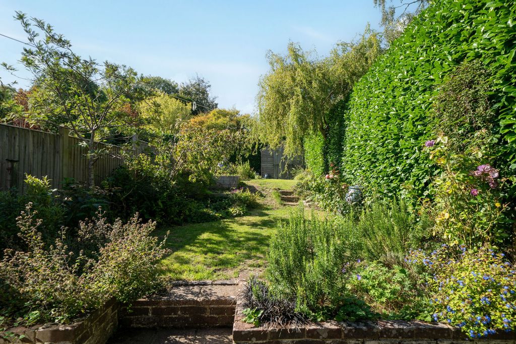 Property photo 2 of 28