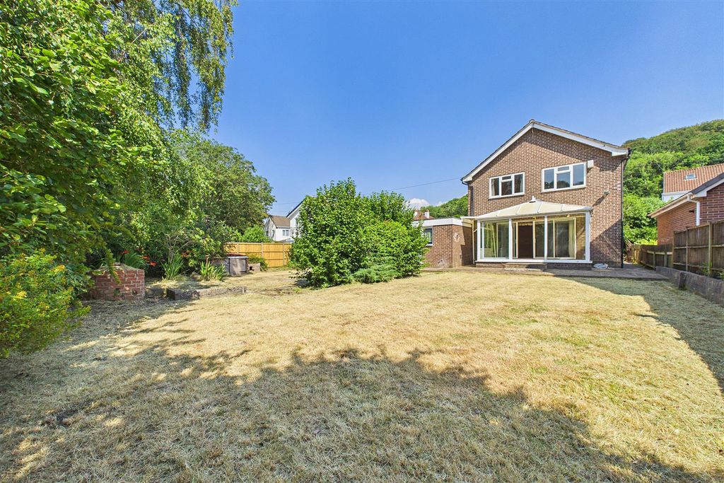 Property photo 2 of 25