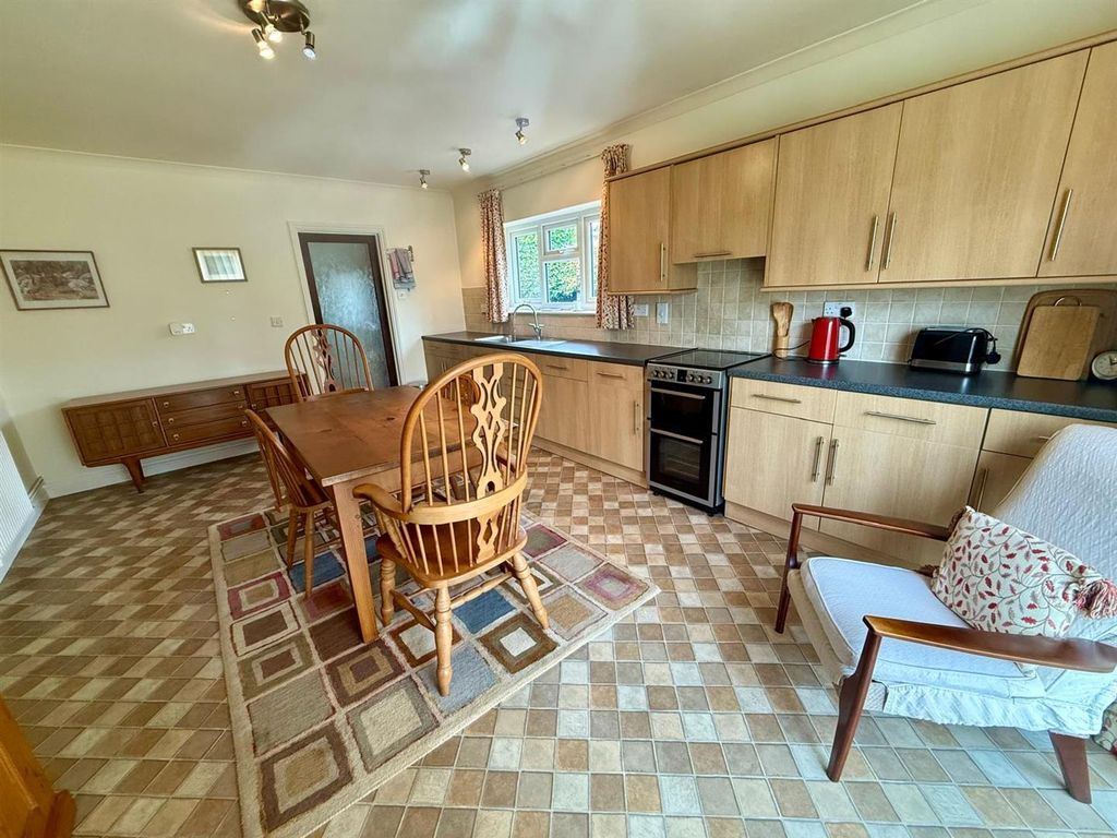 Property photo 3 of 28